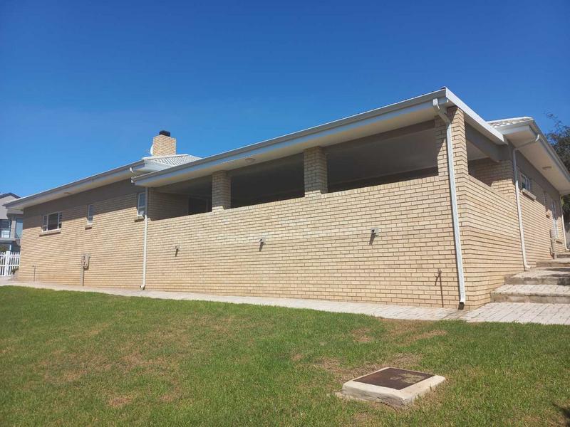 4 Bedroom Property for Sale in Menkenkop Western Cape